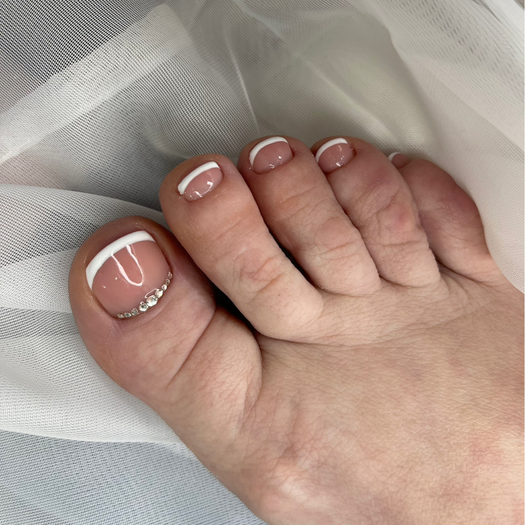 Педикюр с покрытием гель лак ( обработка ступни + пальцев + гель лак ) Френч +100