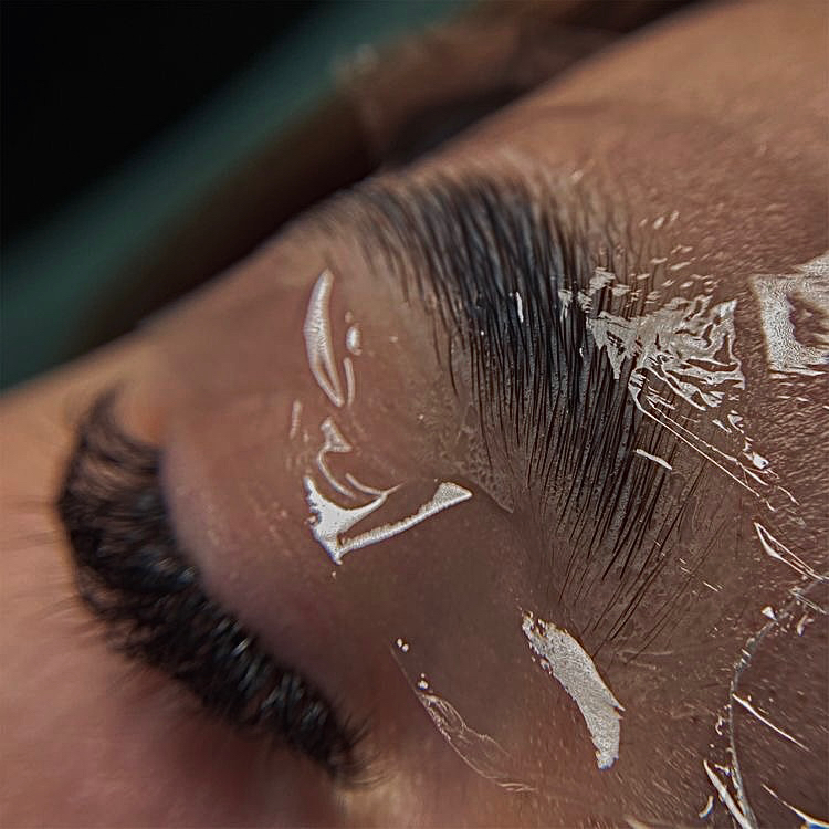 Долговременная укладка бровей