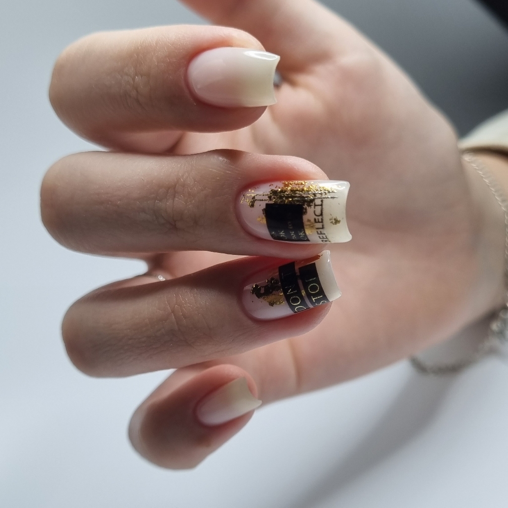 М-р с покр-ем на  короткие ногти (овал)  без ремонта (свободный край до 1 мм). Снятие входит в стоимость.
При форме квадрат выбирайте  запись от 2000р