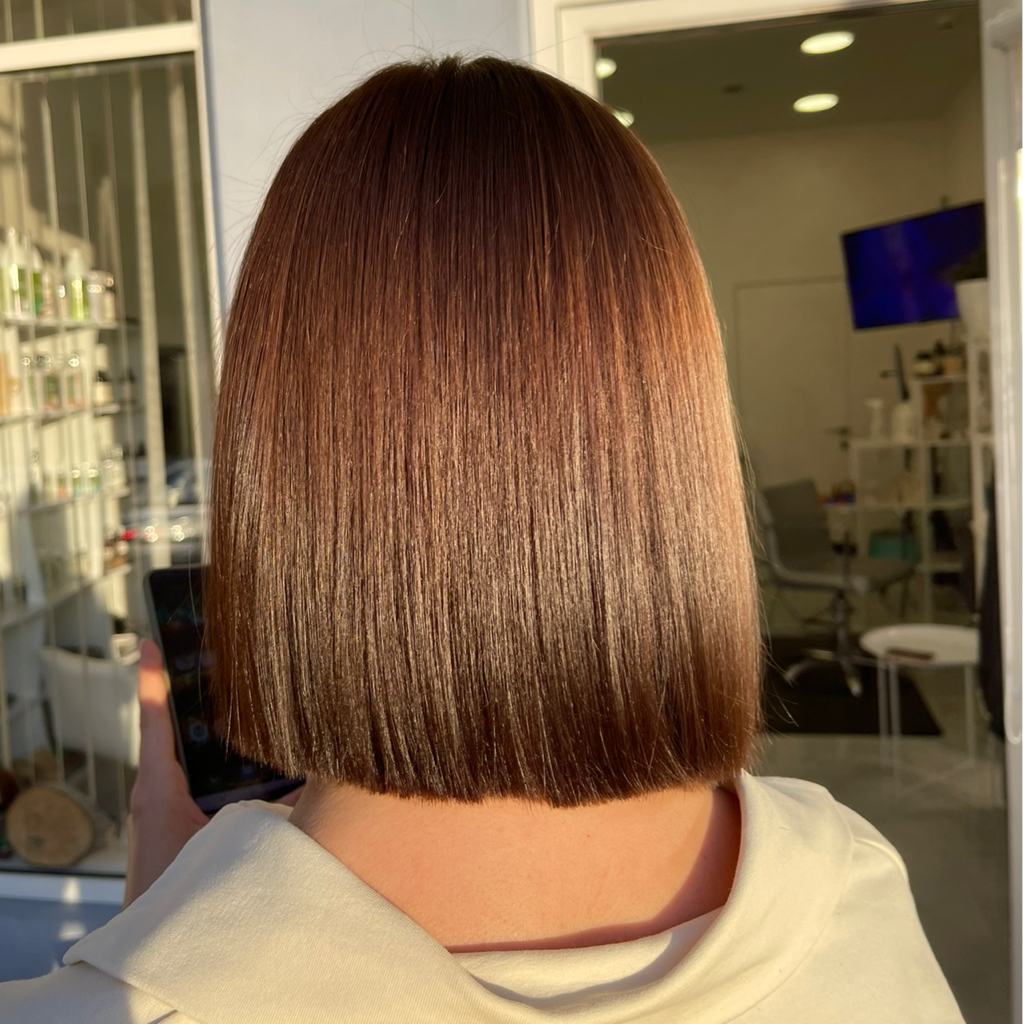 Окрашивание корней и коррекция цвета по длине