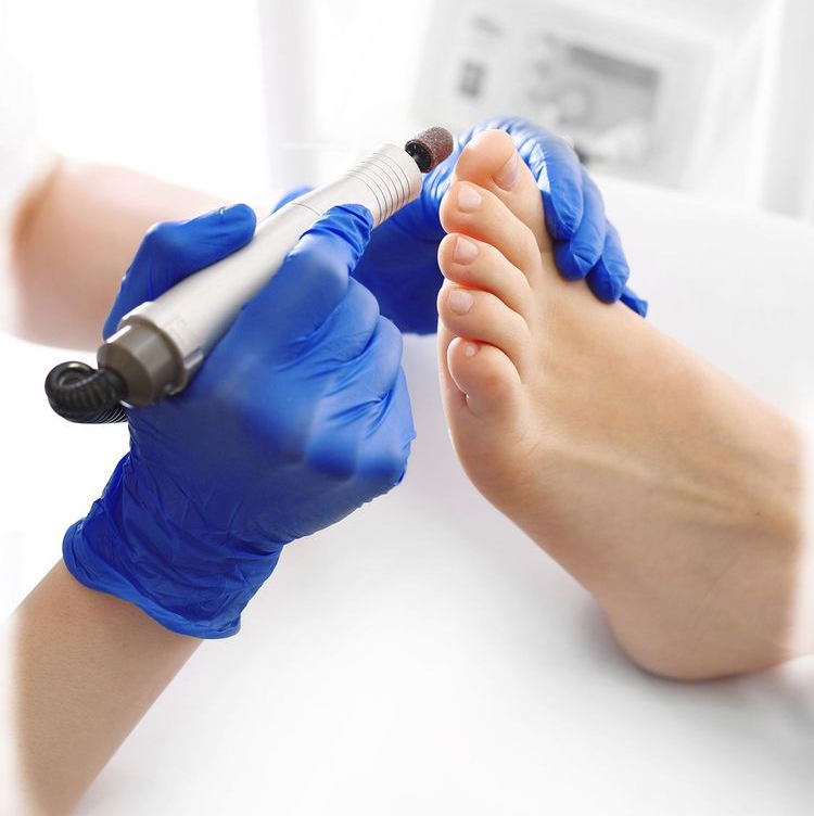 Обработка пальцев с покрытием гель лак.