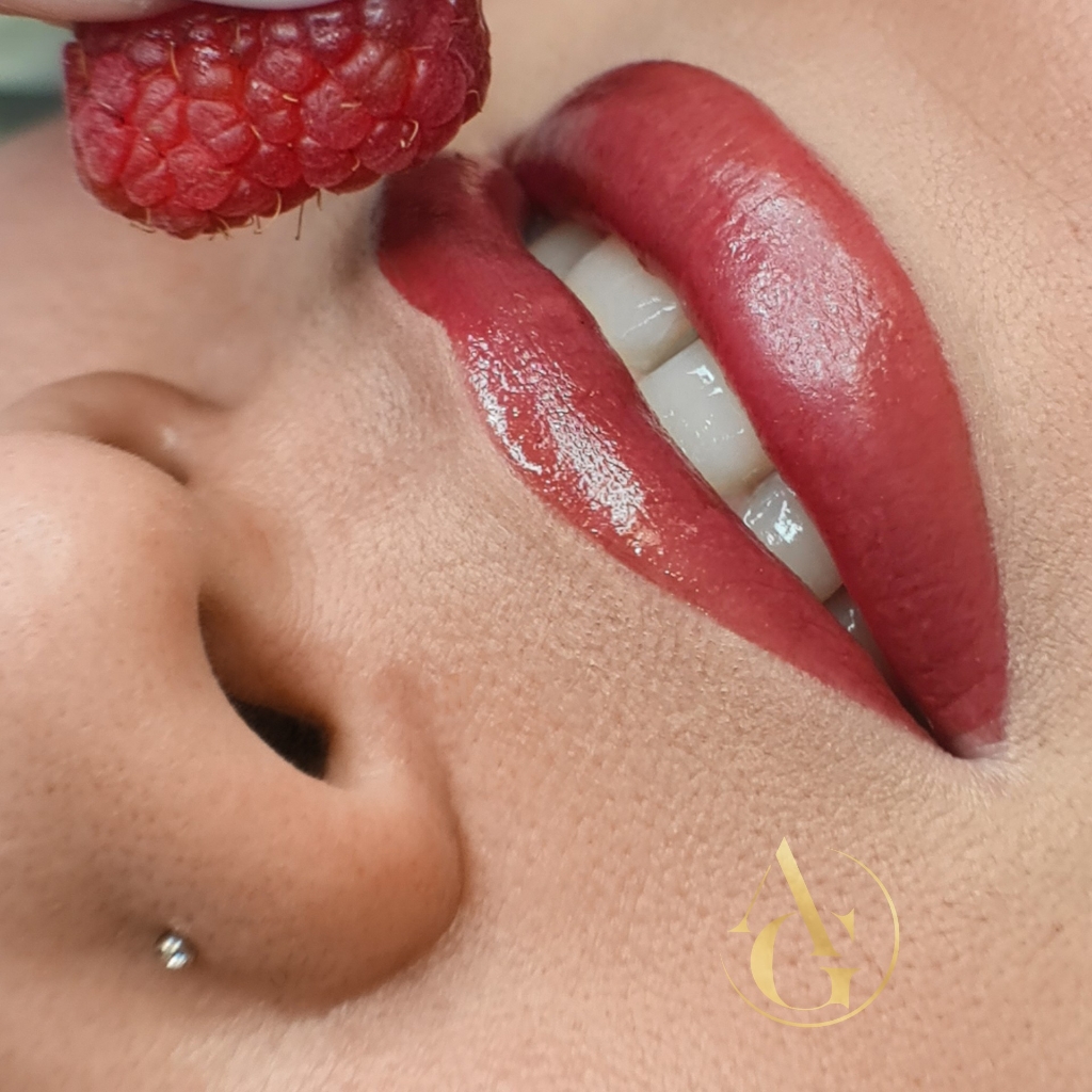 Перманентный макияж губ