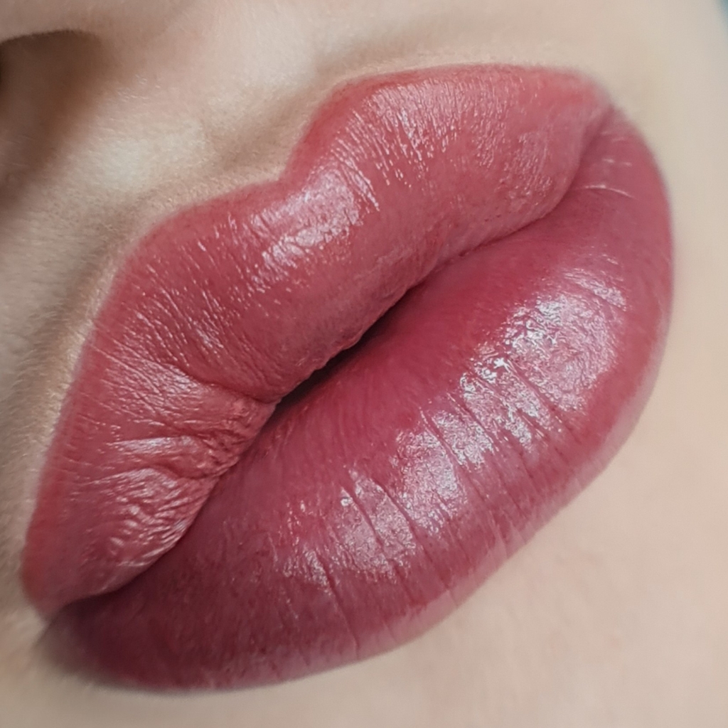 Коррекция перманентного макияжа губ