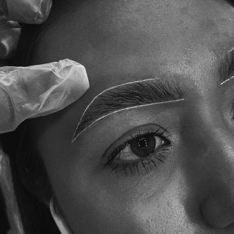 Окрашивание бровей хной