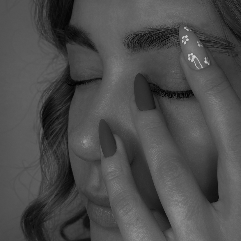 Окрашивание бровей в натуральной технике