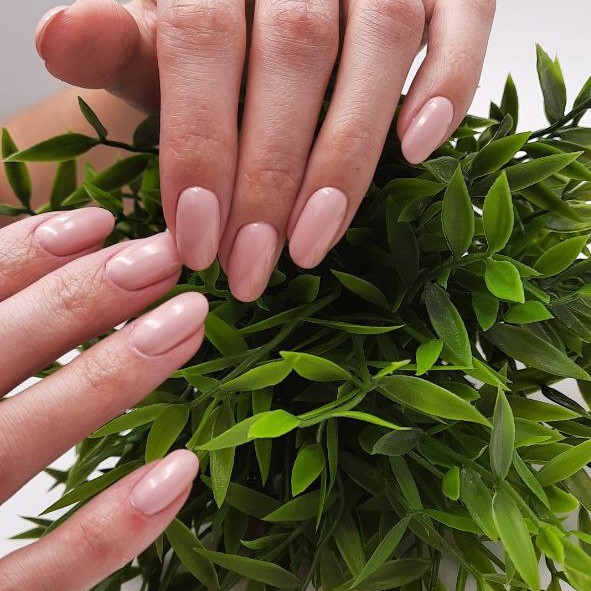 Маникюр с покрытием гель-лак