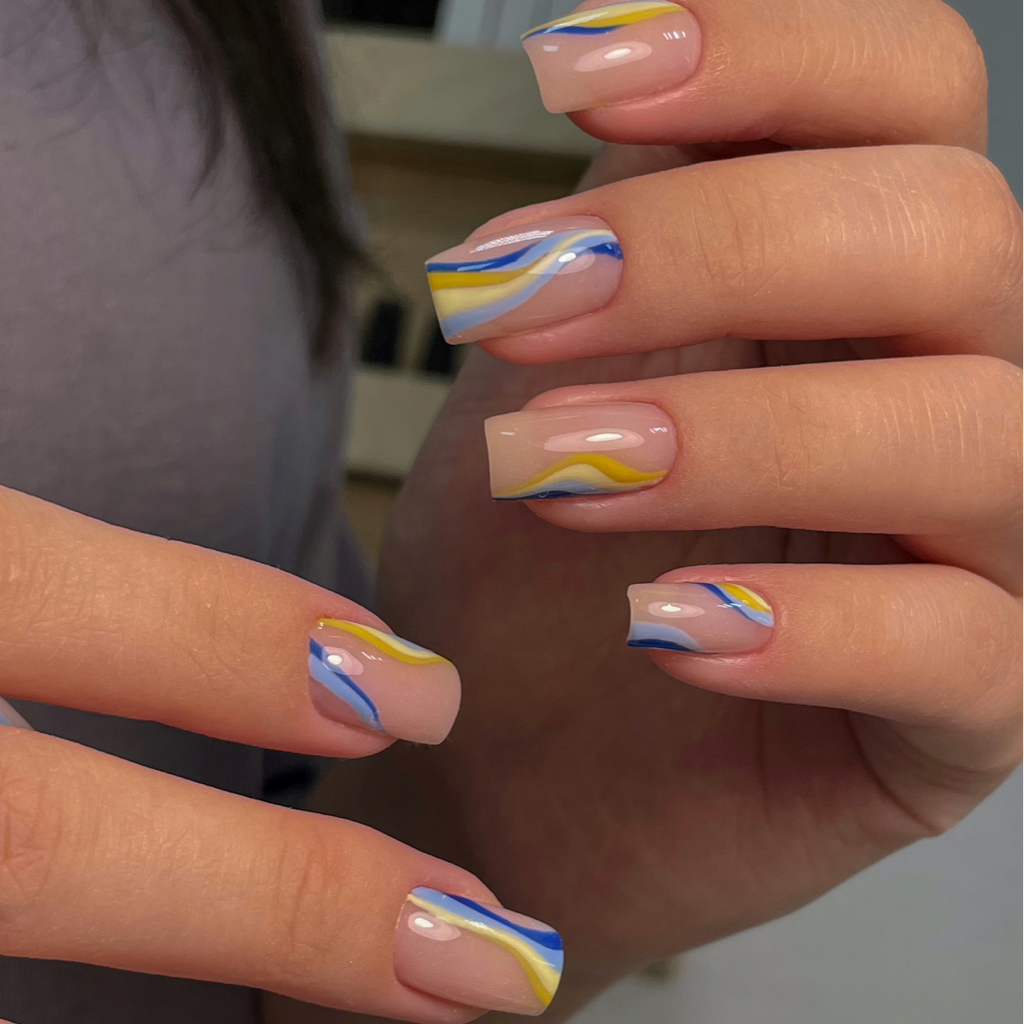 1. Снятие + маникюр + укрепление + однотонное покрытие  (дизайны от 50₽)