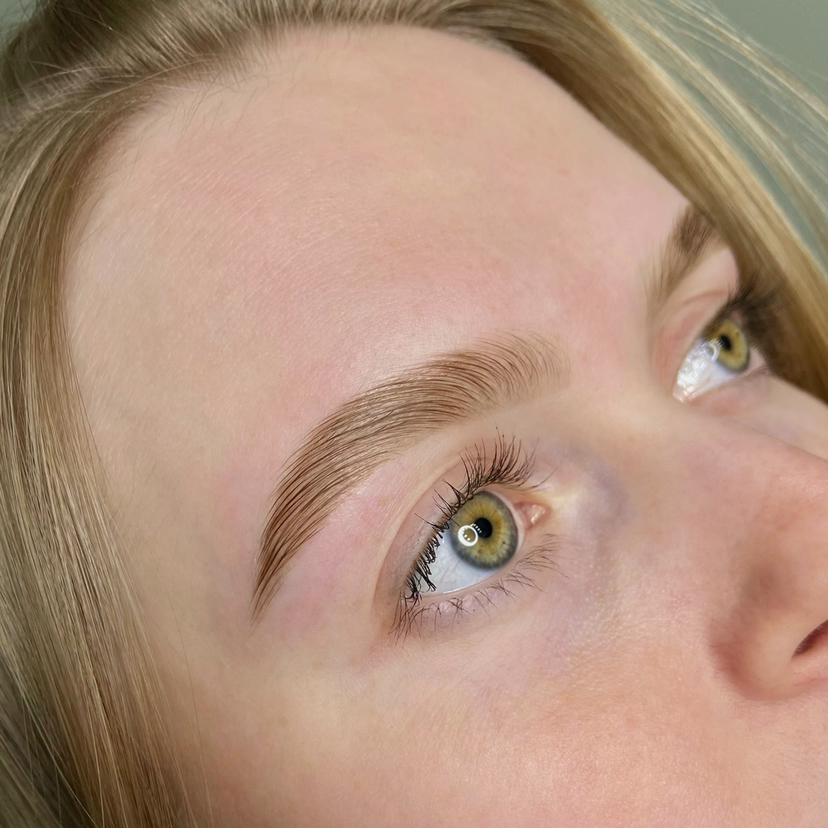 Окрашивание бровей