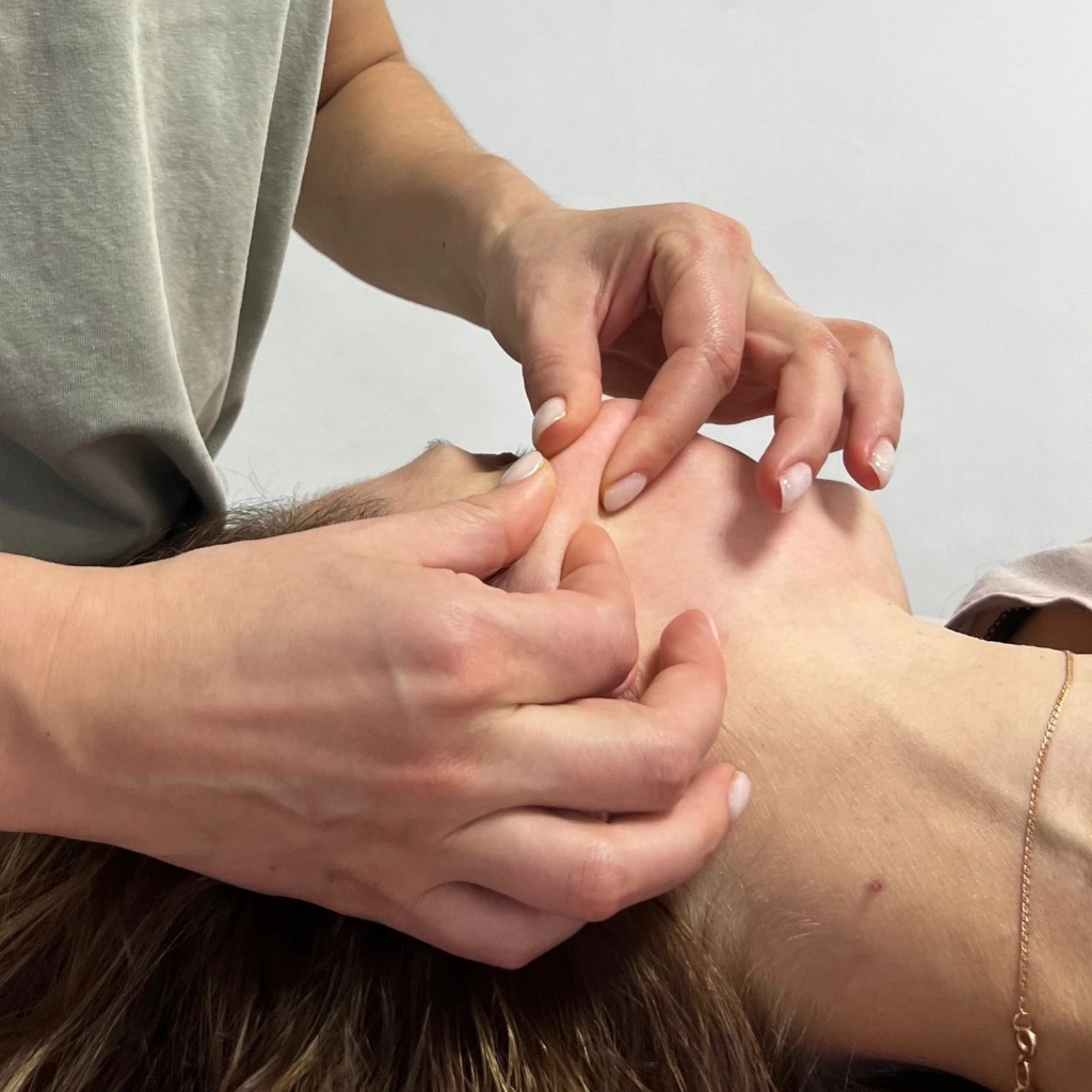 Скульптурный массаж лица