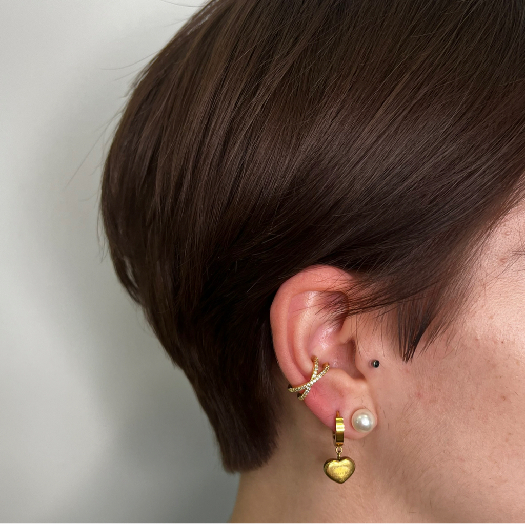 Однотонное окрашивание, короткие волосы, корни .