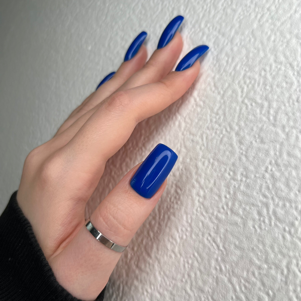 Наращивание ногтей +один тон