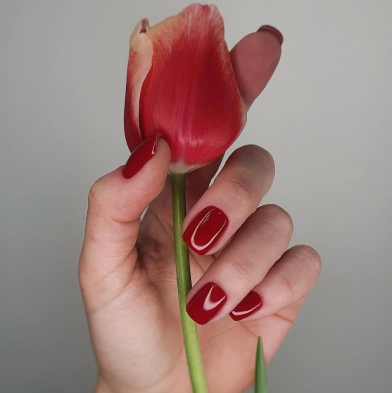 Маникюр с покрытием гель-лак или базовым покрытием