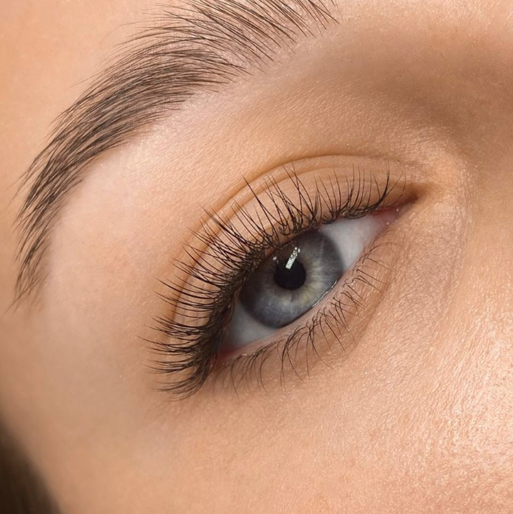 Наращивание ресниц (классика)