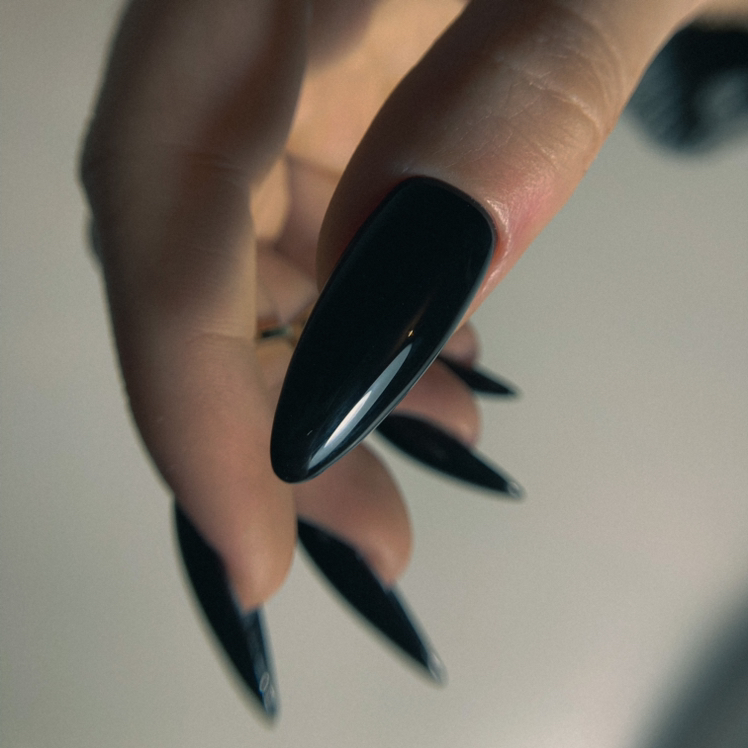 Manicure, наращивание, покрытие в один тон