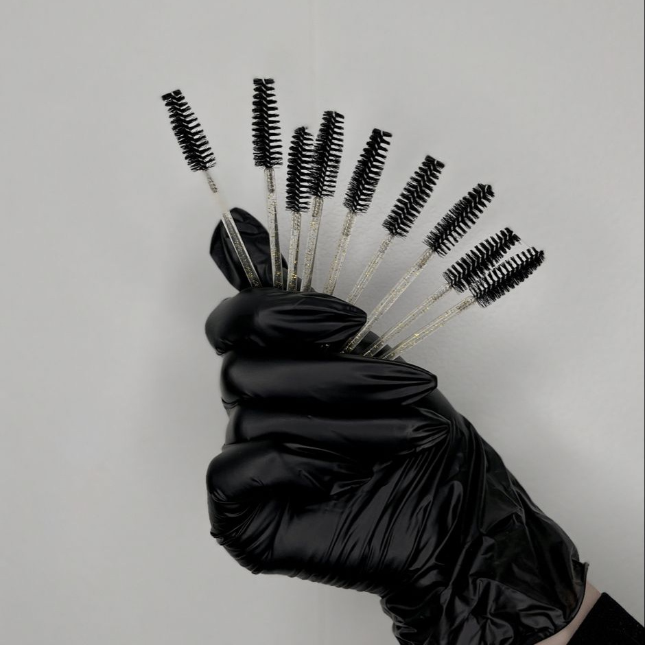 Снятие наращенных ресниц