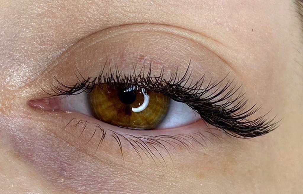 Классическое наращивание ресниц