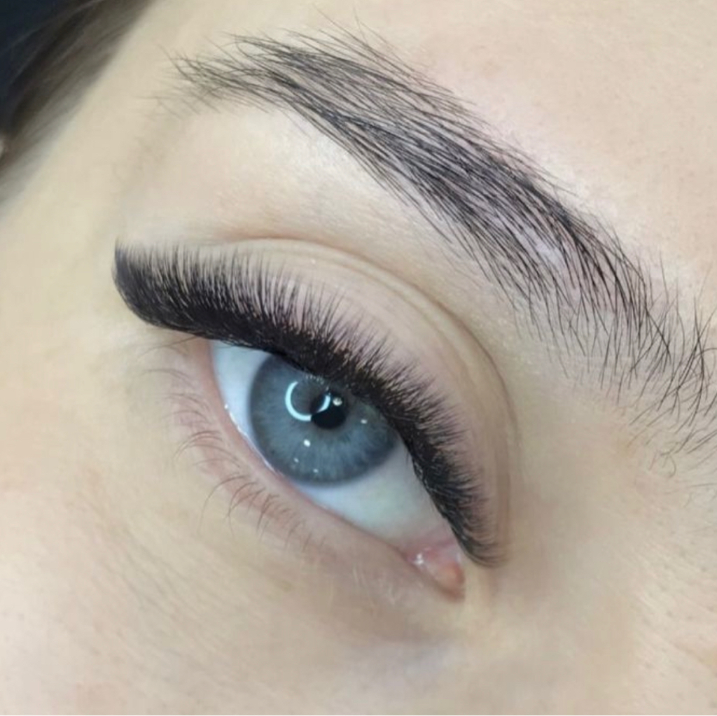 Голивудское наращивание ресниц