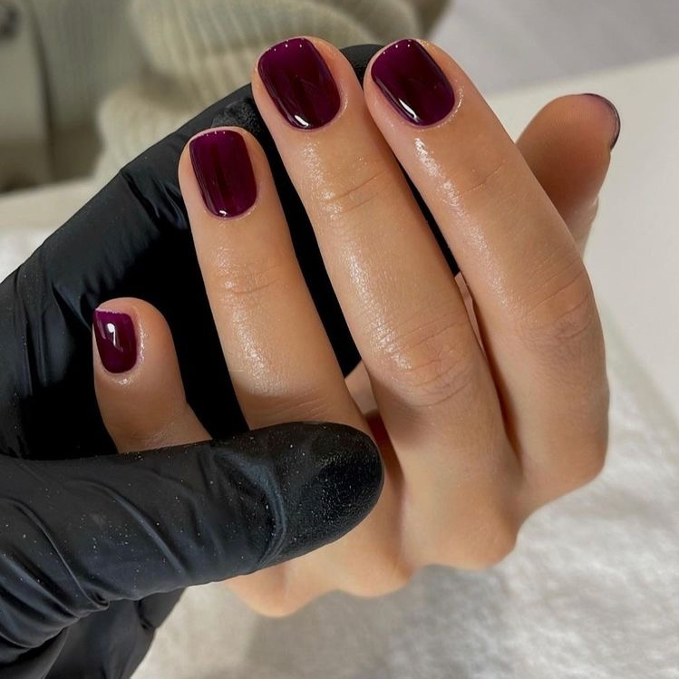 Маникюр с покрытием лак