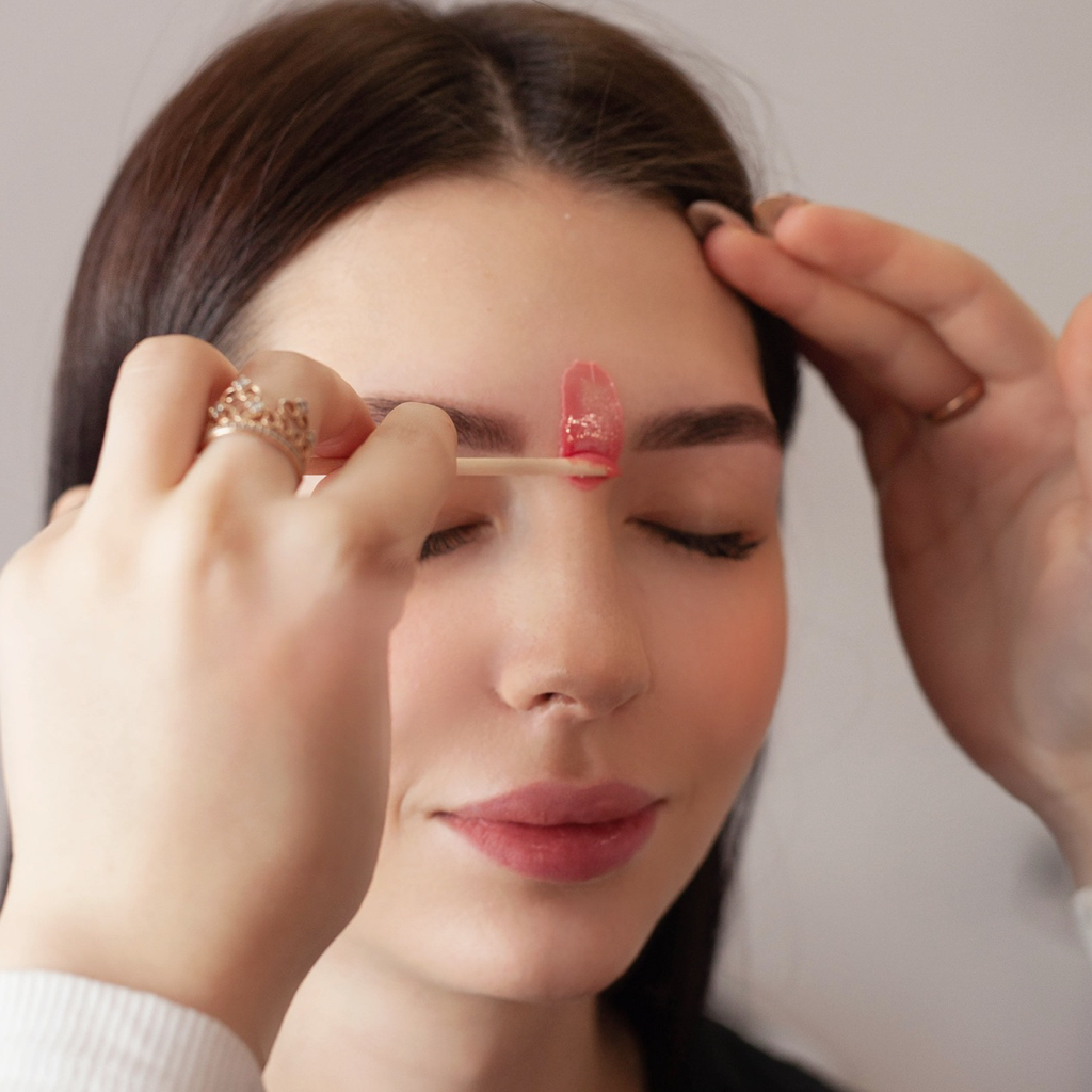 Коррекция бровей