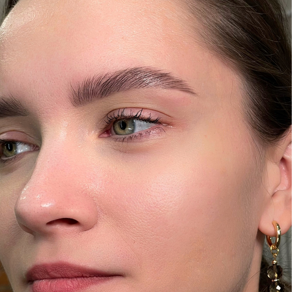 Коррекция бровей с окрашиванием