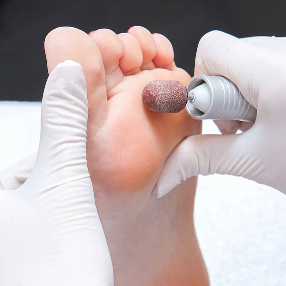 Педикюр гигиенический полностью (обработка стопы,пальцев,покрытие)