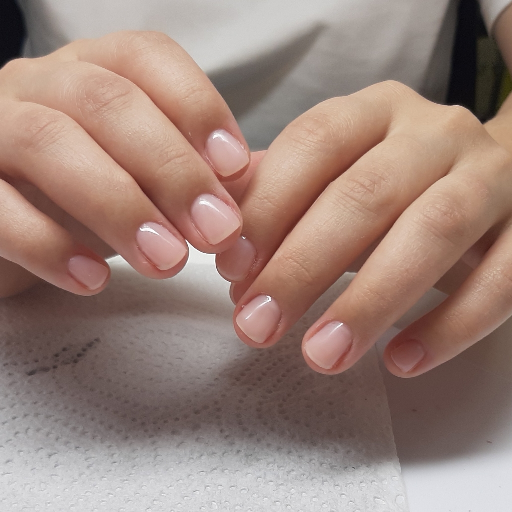 Маникюр с покрытием гель-лак база