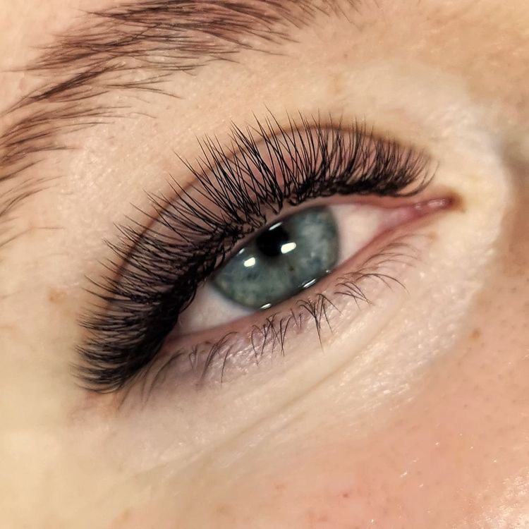 Наращивание ресниц двойной обьем