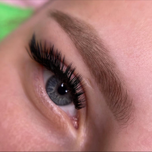 Наращивание ресниц 4д