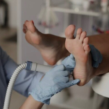 Педикюр без покрытия и с обработкой стопы