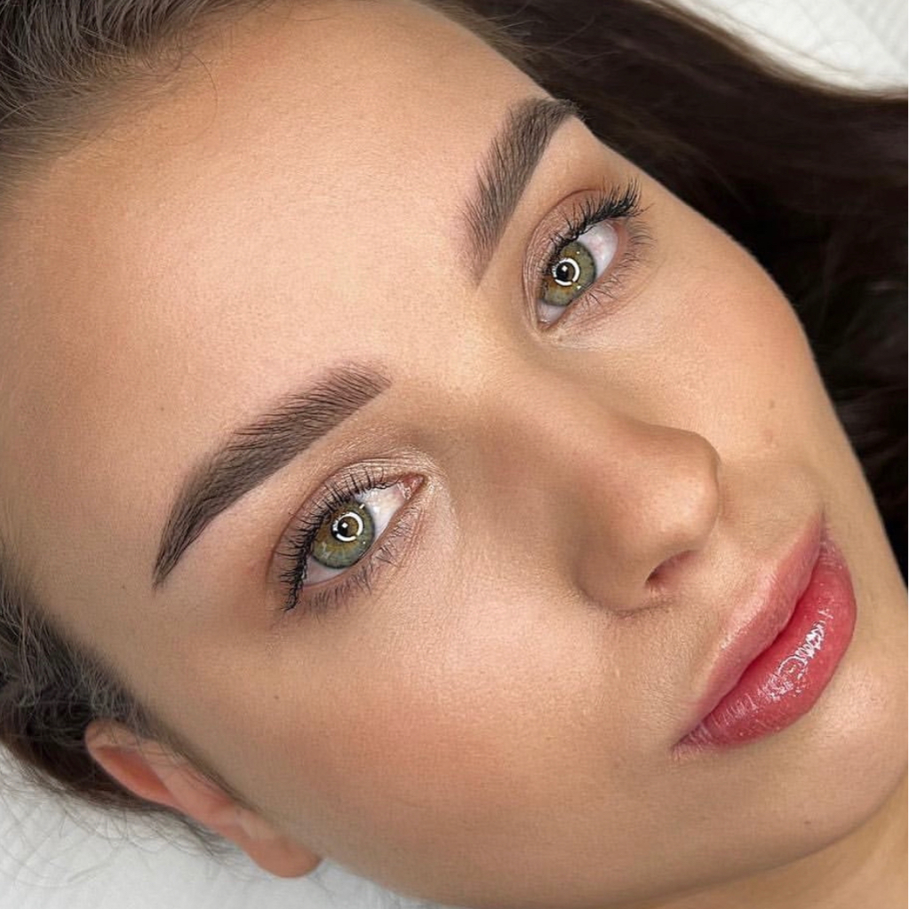 Пудровое напыление бровей