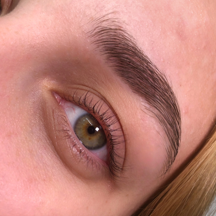 Коррекция бровей