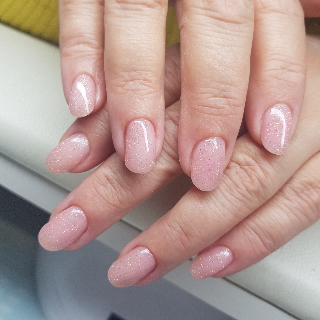 Маникюр с покрытием гель-лак