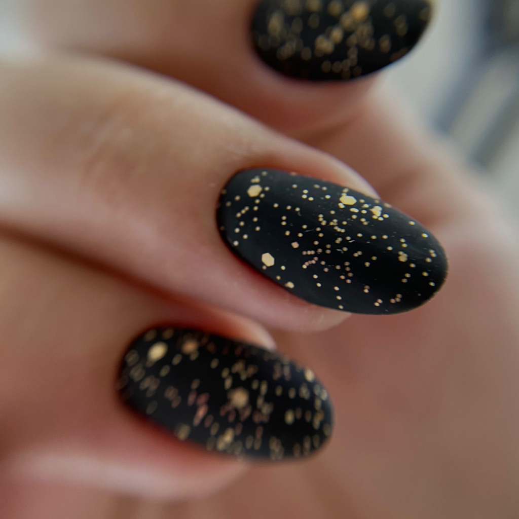 Наращивание ногтей+ однотонное покрытие