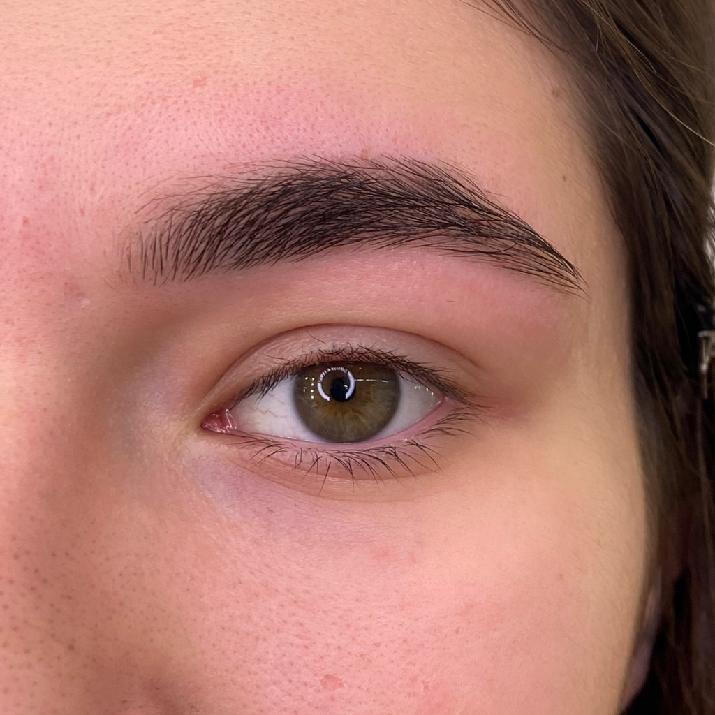 Коррекция бровей