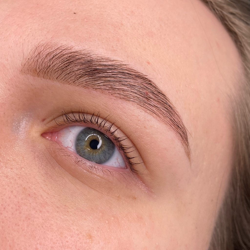 Долговременная укладка бровей с окрашиванием