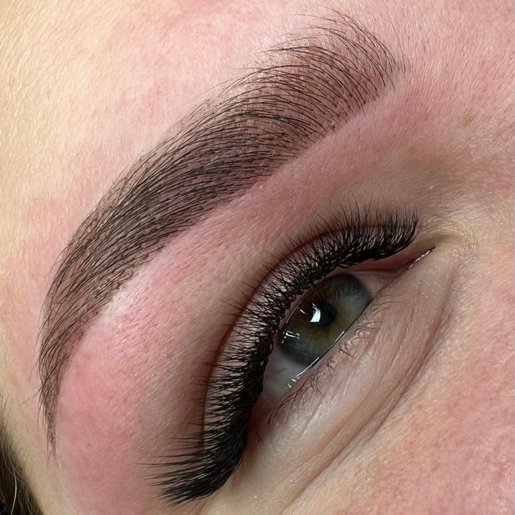 Наращивание ресниц 2.5D