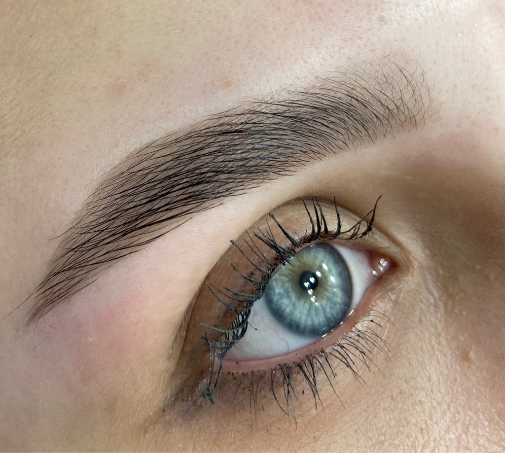 Оформление и окрашивание бровей