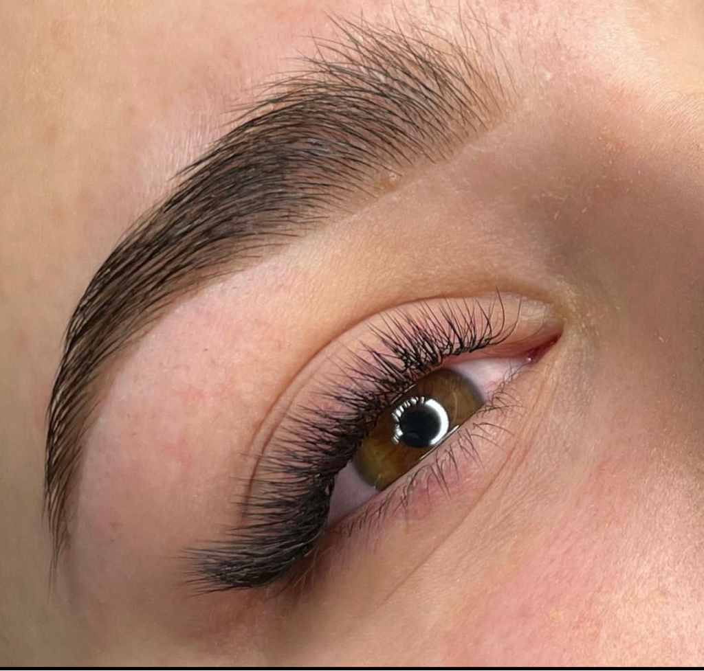 Наращивание ресниц 3D