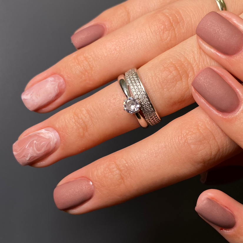 Маникюр с покрытием  ( маникюр + покрытие гель-лак)