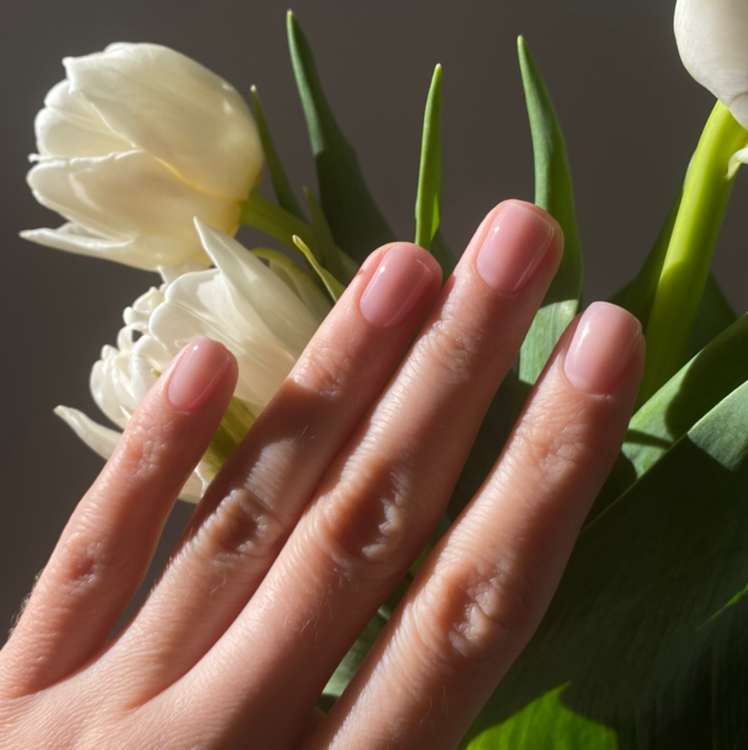 Пилочный маникюр с покрытием