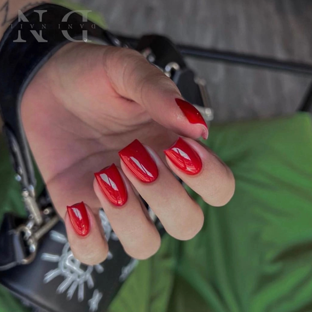 Маникюр с покрытием гель-лак и укреплением