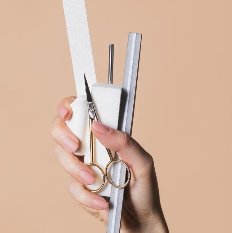 ремонт ногтя (стоимость зависит от вида ремонта и материала)