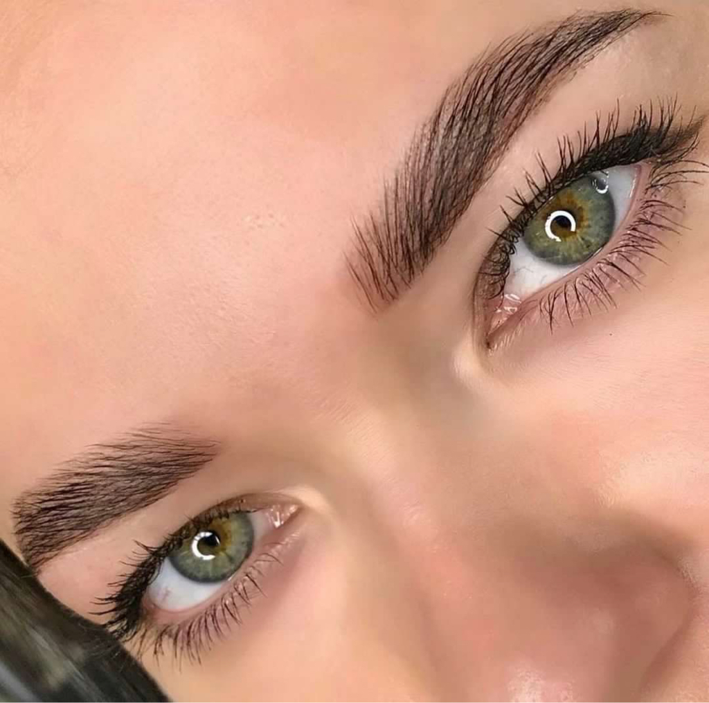 Корекция окрашивание бровей