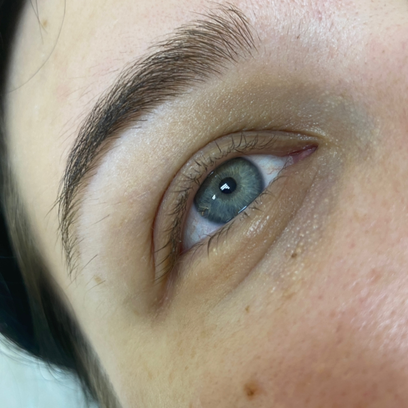 Снятие наращенных ресниц