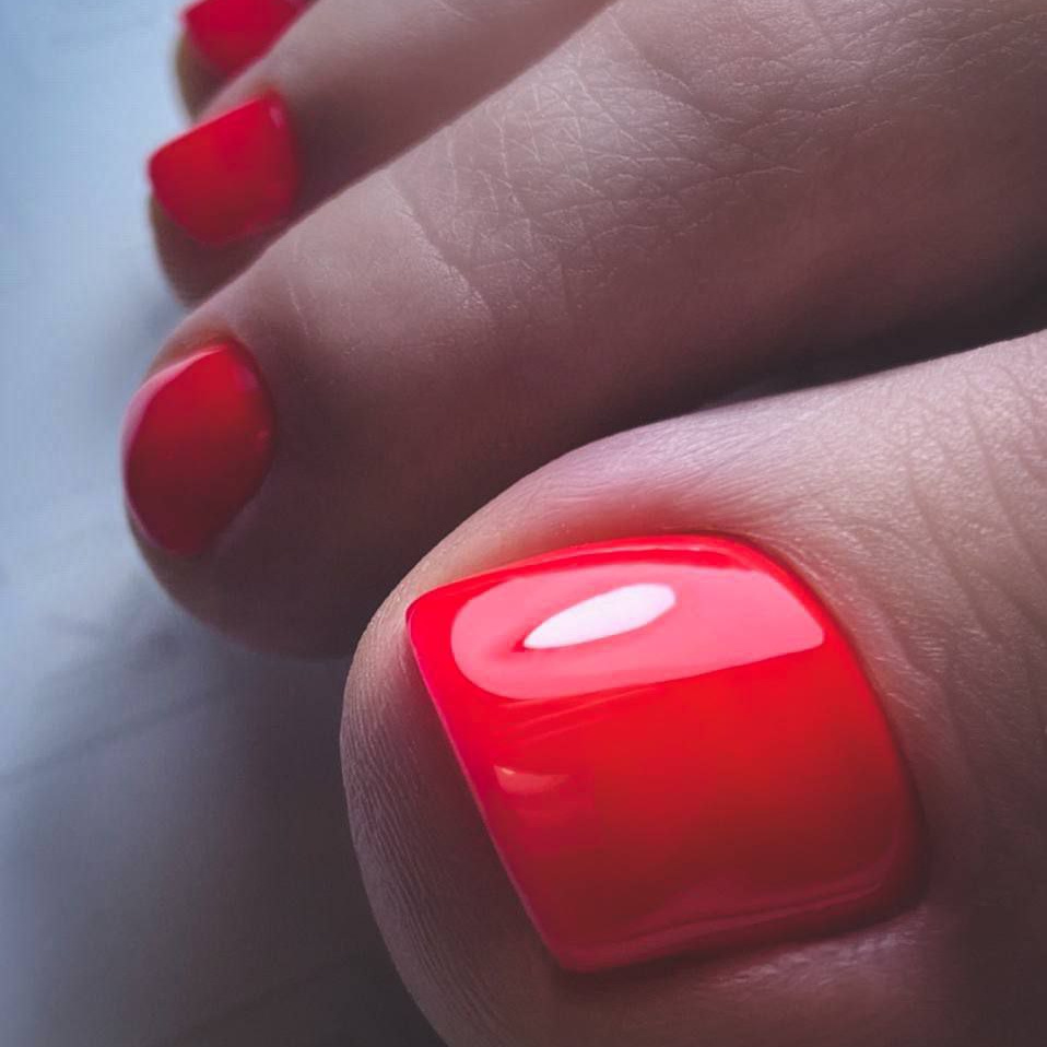 Педикюр, выравнивание, покрытие Luxio/ Emi