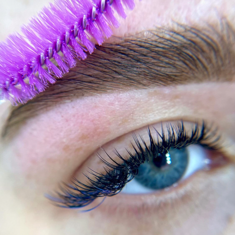 Окрашивание бровей