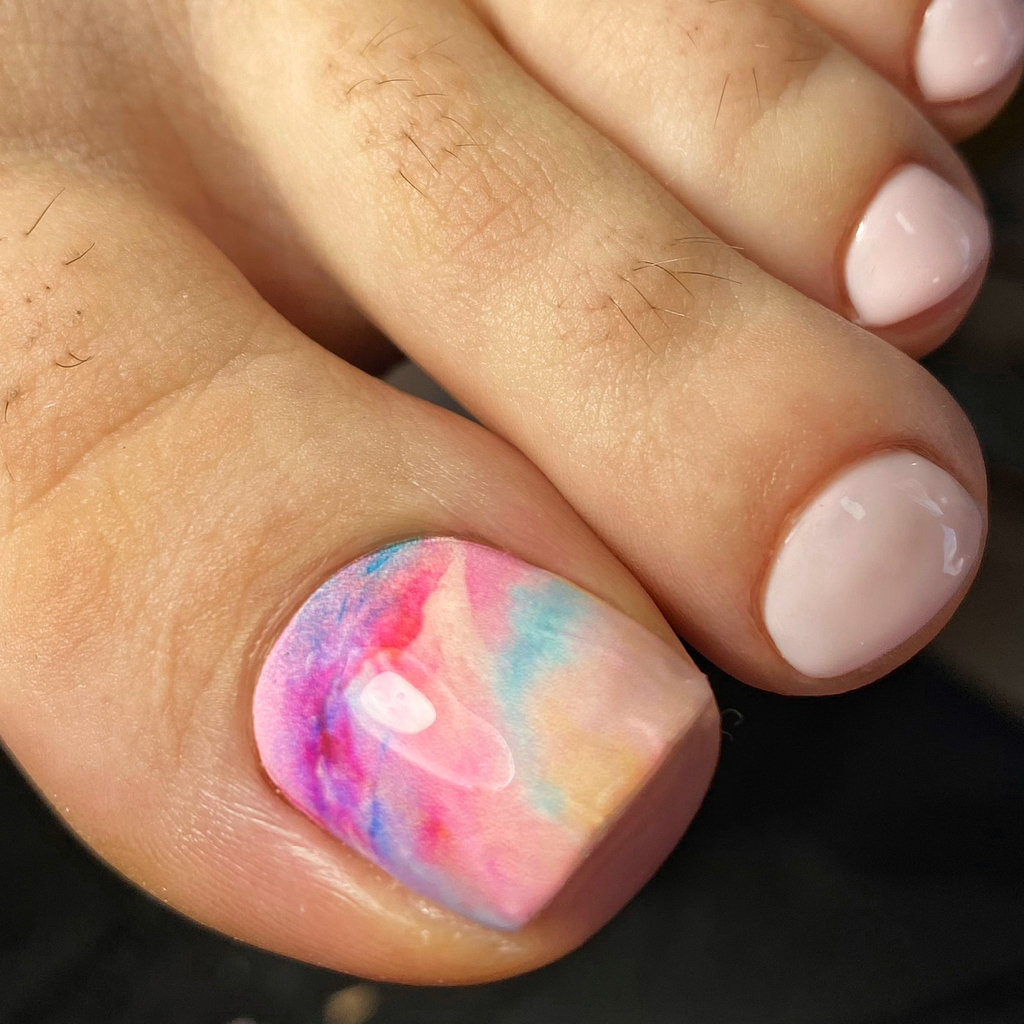 Педикюр миди