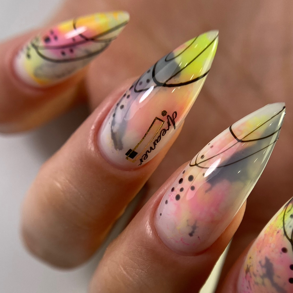 Коррекция наращенных ногтей