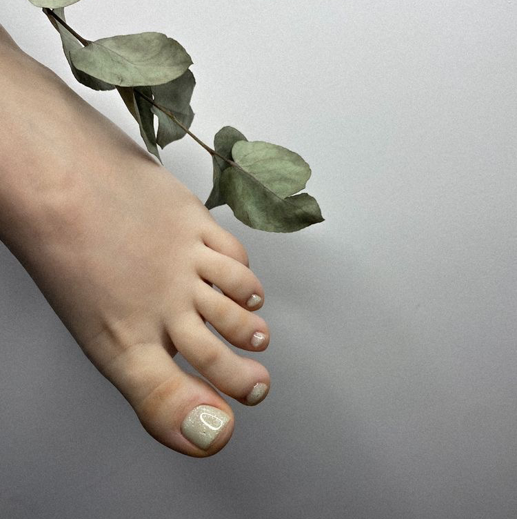 Зачистка онихолизиса за ед. во время процедуры