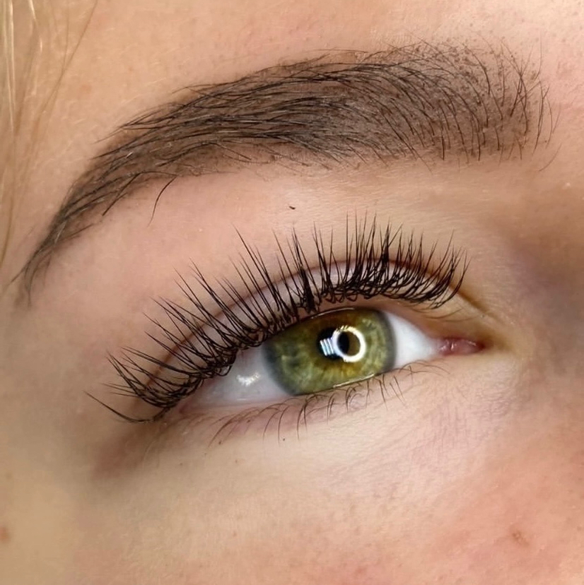 Наращивание ресниц (классический объем)